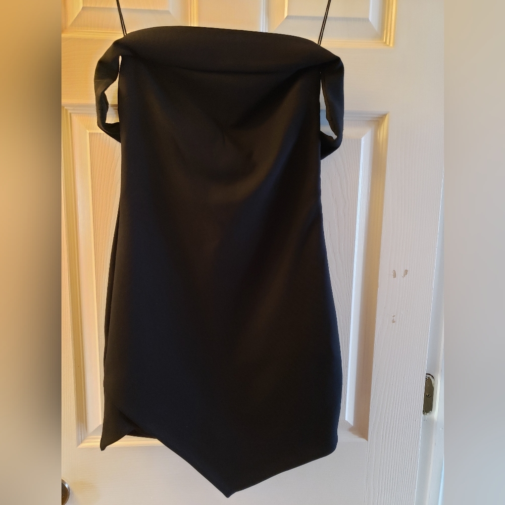 Elizabeth & James Martika off the sholder Little Black Dress Size: 10 - Picture 4 of 5
